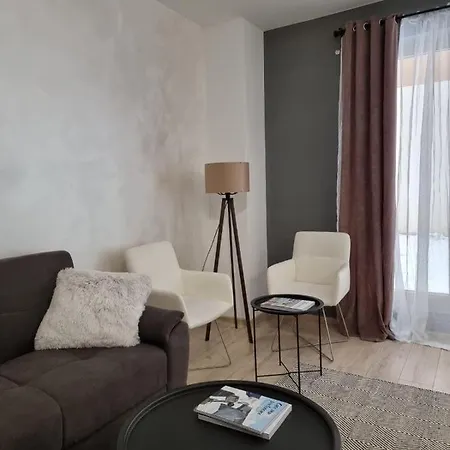 Seasons Luxury Studio Garden Брашов