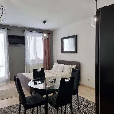 Апартаменти Seasons Luxury Studio Garden