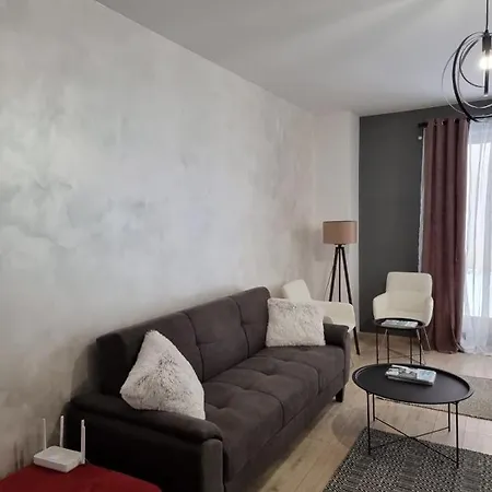 Seasons Luxury Studio Garden Апартаменти Брашов