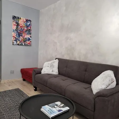 Апартаменти Seasons Luxury Studio Garden Брашов