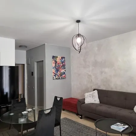 Апартаменти Seasons Luxury Studio Garden *